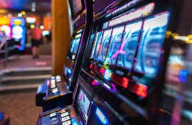 Tampilan permainan Diamond Empire di imba slot dengan simbol-simbol berharga dan antarmuka permainan
